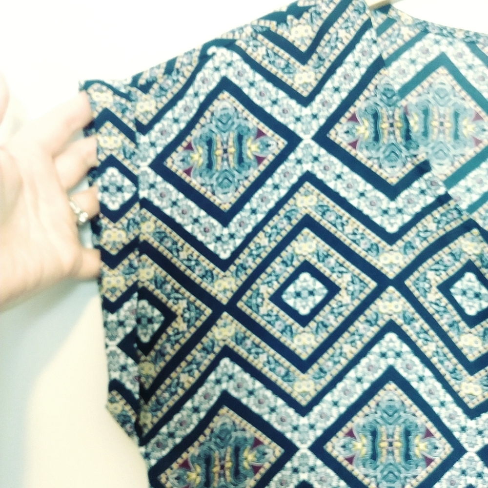 PINK ROSE Boho Aztec Blue V-Neck Top Size Large - Picture 4 of 6